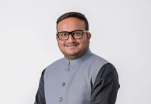 મોરબીના શહીદ જવાનના પરિવારને અજય લોરિયા એક લાખની સહાય આપશે.